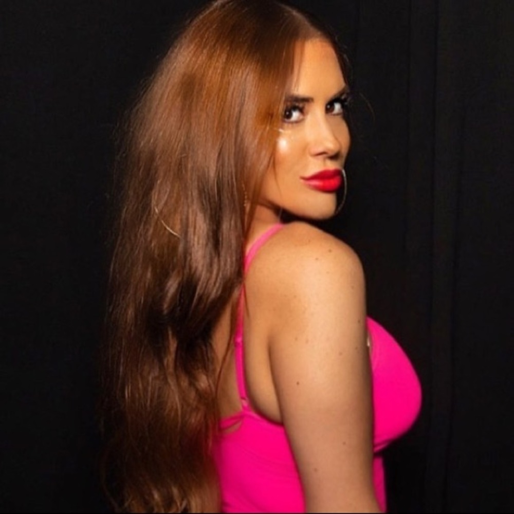 Meet your Posher, Chanel